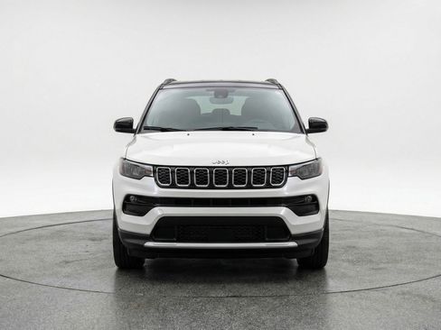 Used 2025 Jeep Compass Limited AWD/4WD image 2