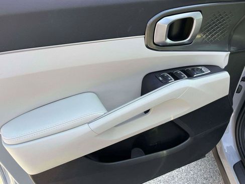 Used 2025 Kia Sorento S w/ Panoramic Sunroof Package FWD image 13