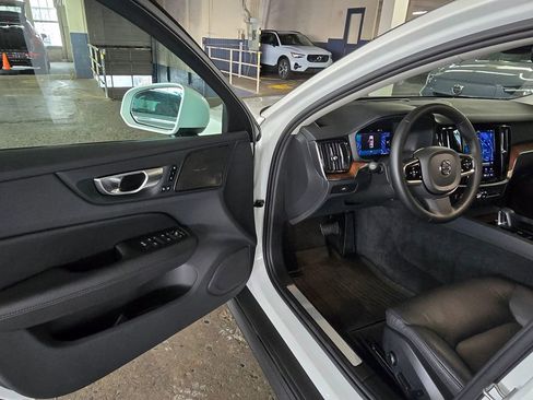 Certified 2024 Volvo V60 B5 Cross Country Plus w/ Protection Package Premier image 20
