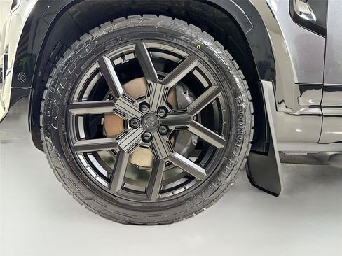 Used 2026 Land Rover Defender 110 X-Dynamic SE AWD/4WD image 40