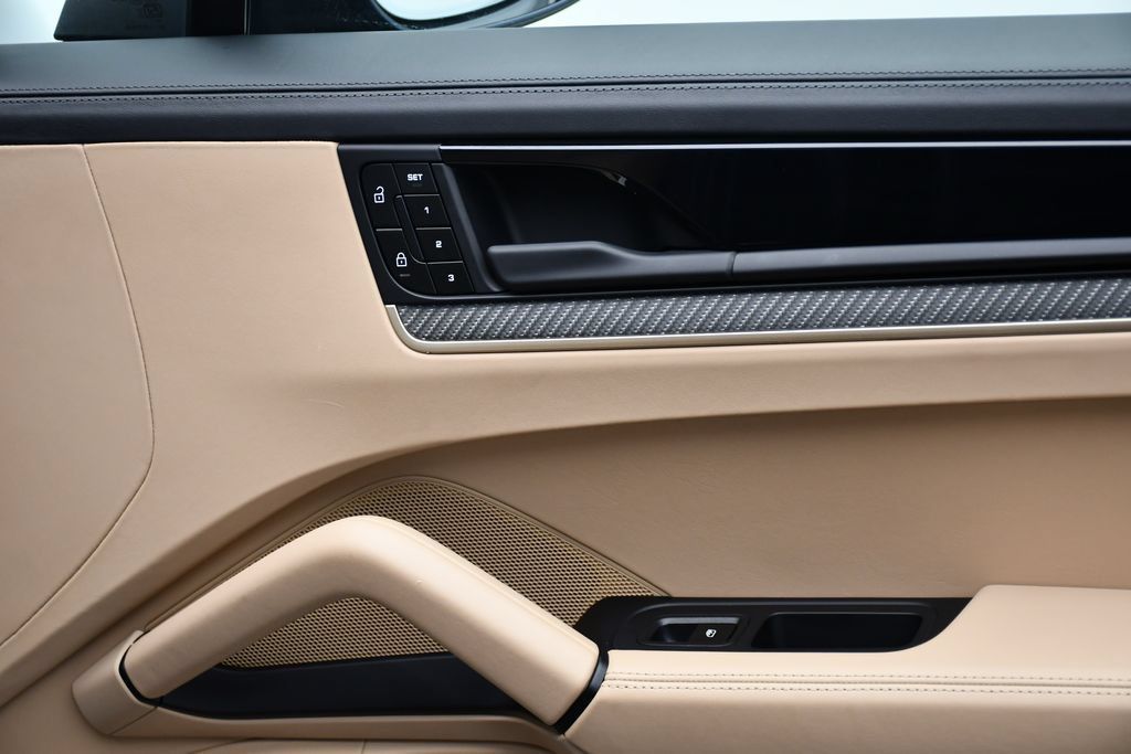 Certified 2025 Porsche Cayenne AWD/4WD image 46