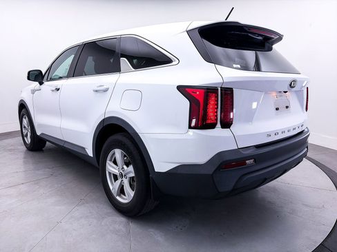Used 2021 Kia Sorento LX image 8