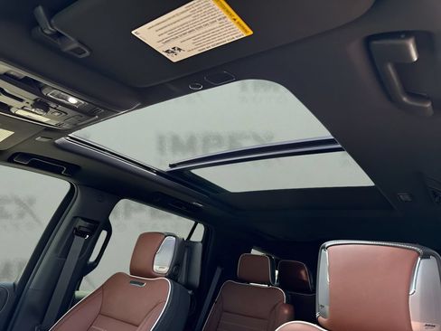 Used 2023 GMC Yukon Denali Ultimate AWD/4WD image 10