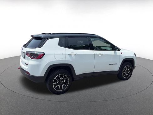 Used 2025 Jeep Compass Trailhawk AWD/4WD image 13