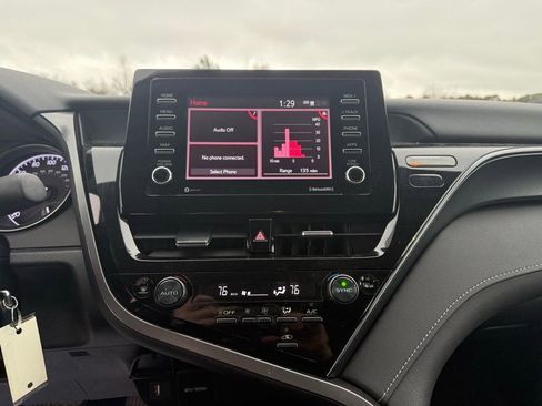 Used 2024 Toyota Camry SE image 24