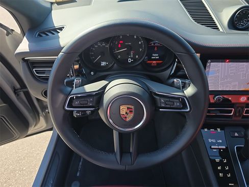 Certified 2025 Porsche Macan image 34