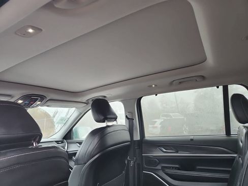 Used 2021 Jeep Grand Cherokee L Limited w/ Luxury Tech Group II image 29