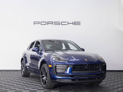 Certified 2025 Porsche Macan AWD/4WD image 9