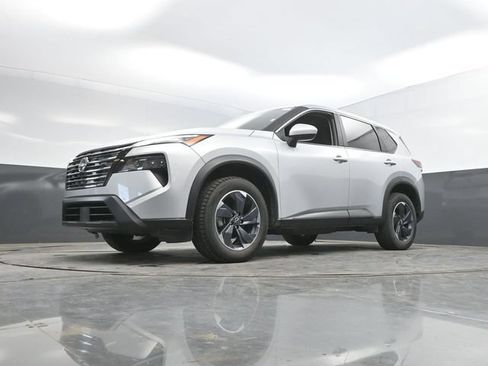 Used 2024 Nissan Rogue SV FWD image 47