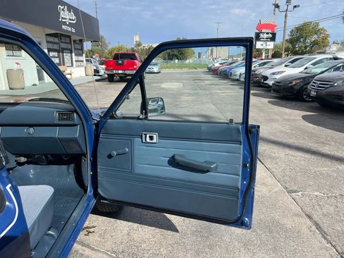 Used 1987 Toyota Pickup Deluxe image 12