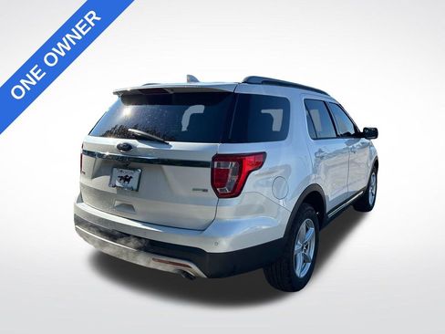 Used 2017 Ford Explorer XLT w/ Equipment Group 202A AWD/4WD image 3