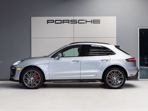 Certified 2024 Porsche Macan S AWD/4WD image 2