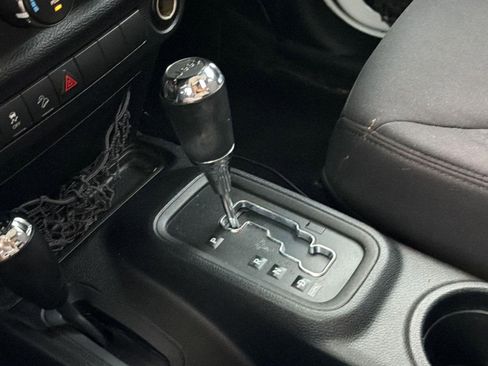 Used 2013 Jeep Wrangler Unlimited Sport image 14