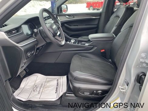 New 2026 Jeep Grand Cherokee Altitude image 10