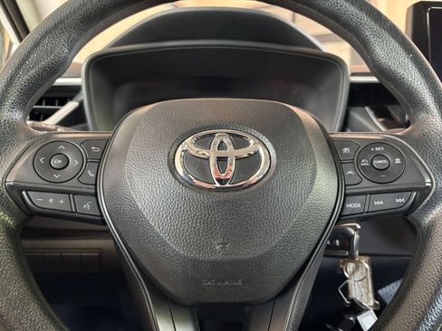 Used 2025 Toyota Corolla LE FWD image 25