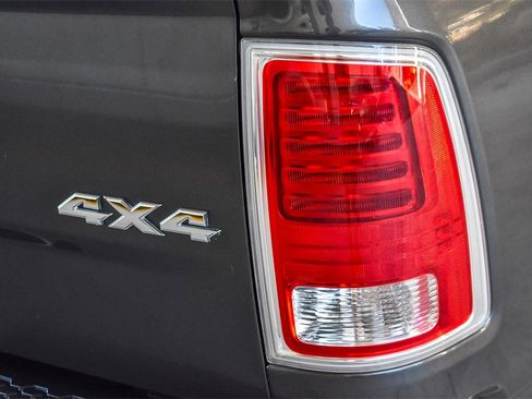 Used 2018 RAM 1500 Laramie w/ Convenience Group image 7