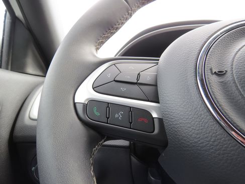 Certified 2021 Jeep Compass Latitude image 22