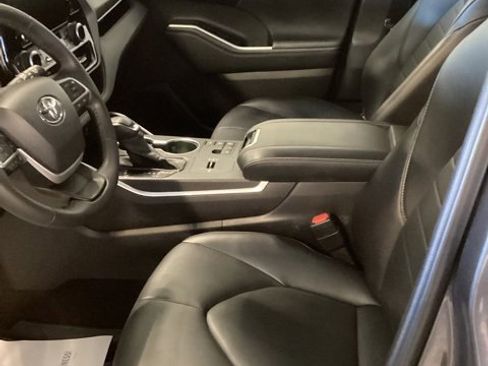 Used 2023 Toyota Highlander XLE image 16