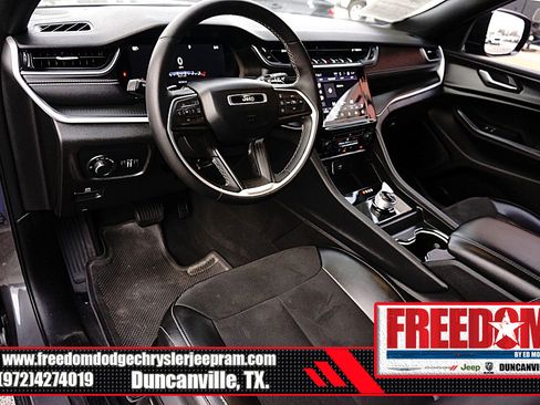 Used 2024 Jeep Grand Cherokee Altitude image 10