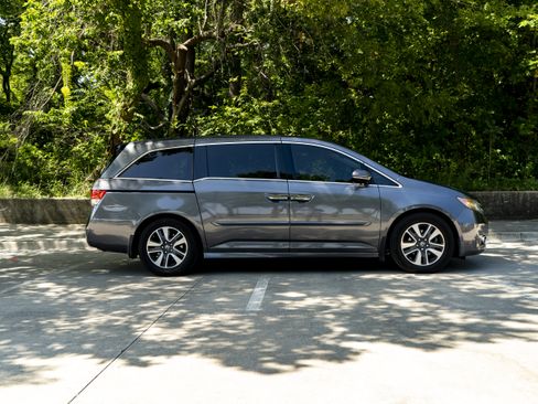 Used 2014 Honda Odyssey Touring image 10