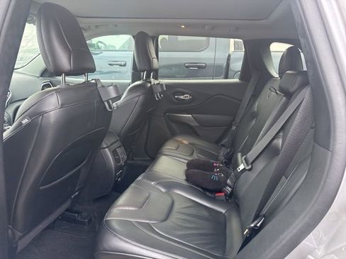 Used 2020 Jeep Cherokee Limited image 9