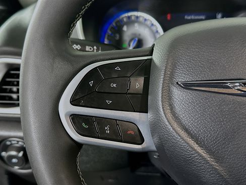 Used 2025 Chrysler Pacifica Select FWD image 16