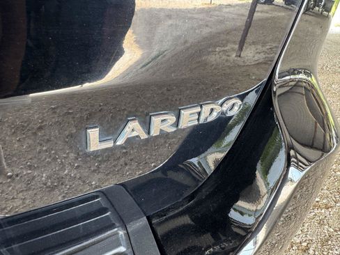 Used 2019 Jeep Grand Cherokee Laredo AWD/4WD image 43