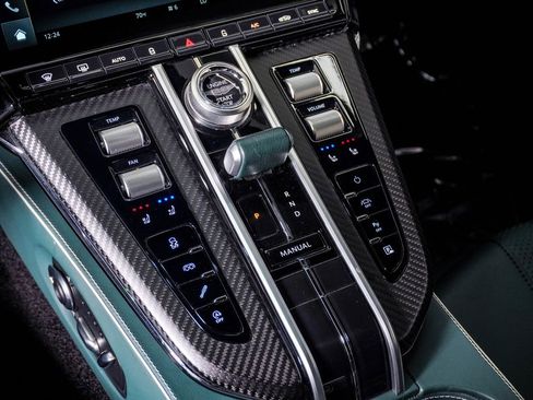 Used 2025 Aston Martin V8 Vantage Coupe RWD image 30
