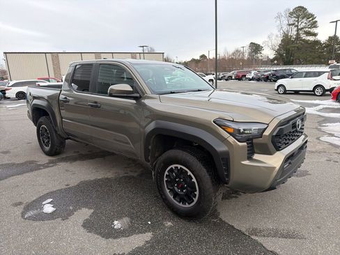 Used 2025 Toyota Tacoma SR5 image 9