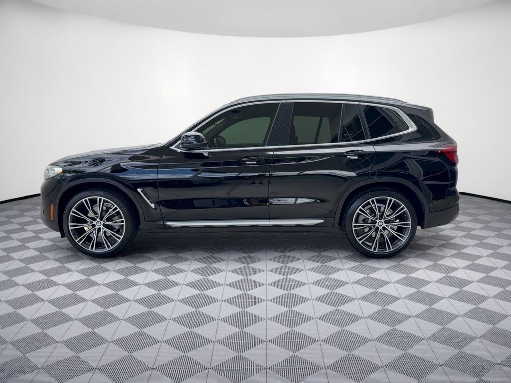 Used 2024 BMW X3 sDrive30i w/ Convenience Package RWD image 2