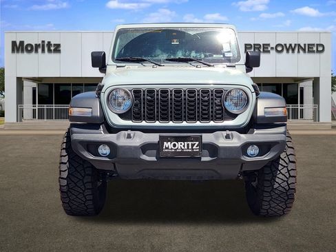 Used 2024 Jeep Wrangler Unlimited Sport AWD/4WD image 2