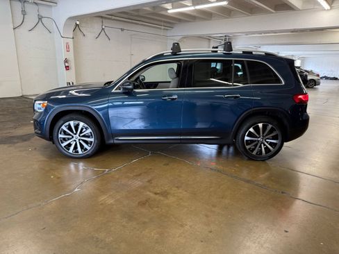 Used 2021 Mercedes-Benz GLB 250 w/ Premium Package image 2