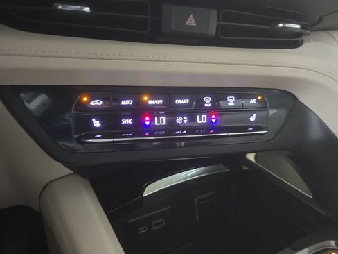 Used 2023 Buick Envision Preferred AWD/4WD image 18