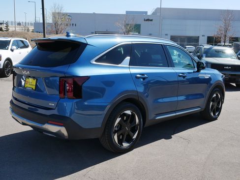 Certified 2025 Kia Sorento EX w/ EX Panoramic Sunroof Package image 7