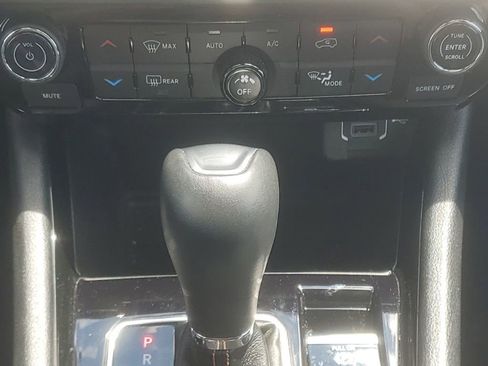 Used 2022 Jeep Compass Limited AWD/4WD image 25