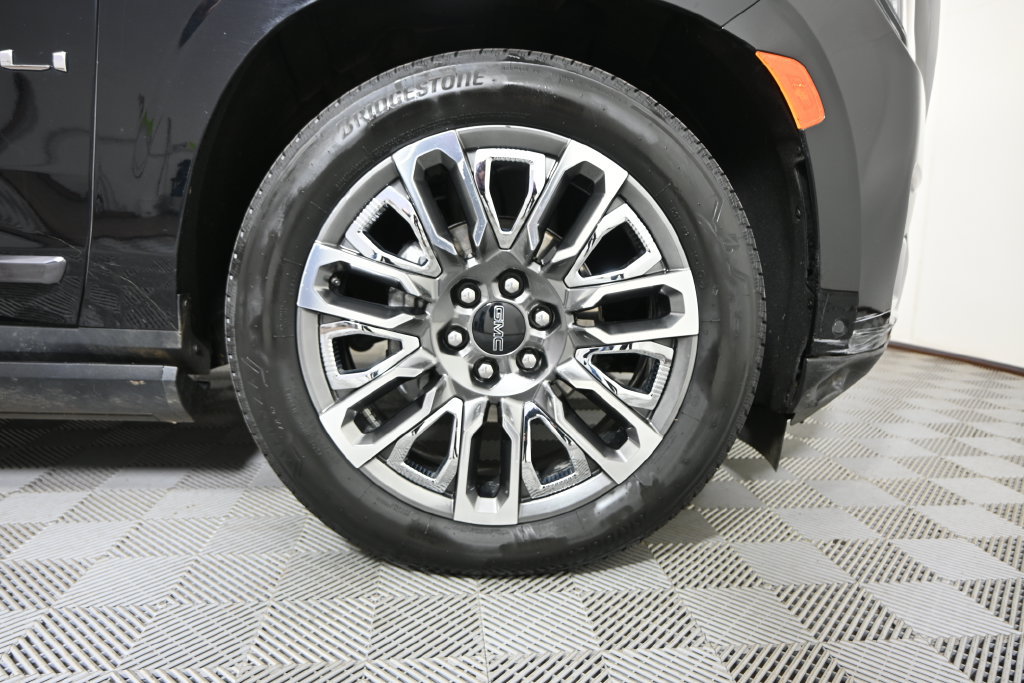 Used 2024 GMC Yukon XL Denali Ultimate AWD/4WD image 11