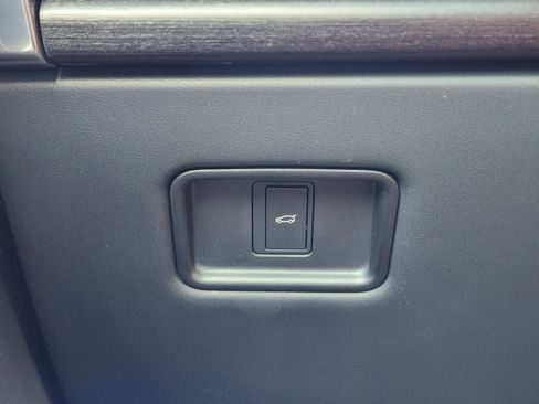 Certified 2025 Land Rover Range Rover SE AWD/4WD image 16