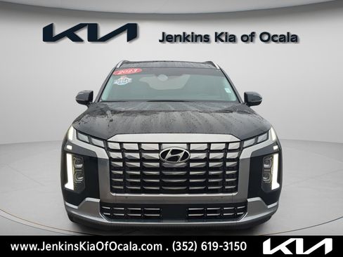 Used 2023 Hyundai Palisade Calligraphy image 2