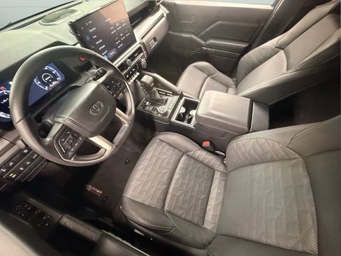 Used 2025 Toyota 4Runner TRD Off-Road Premium AWD/4WD image 13