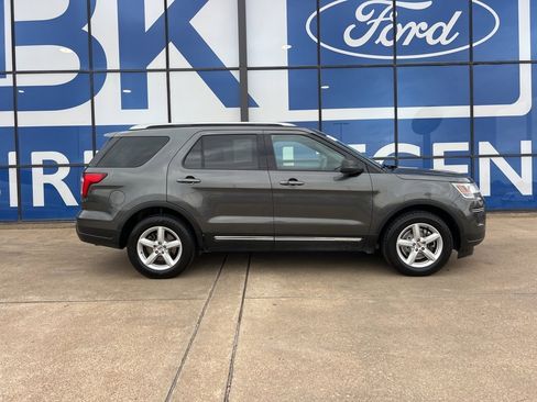 Certified 2019 Ford Explorer XLT image 4