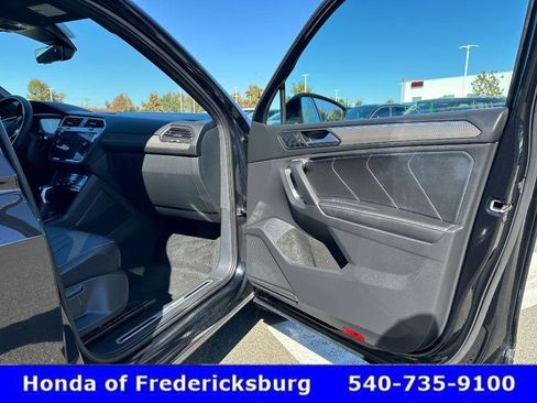 Used 2024 Volkswagen Tiguan SE R-Line image 34
