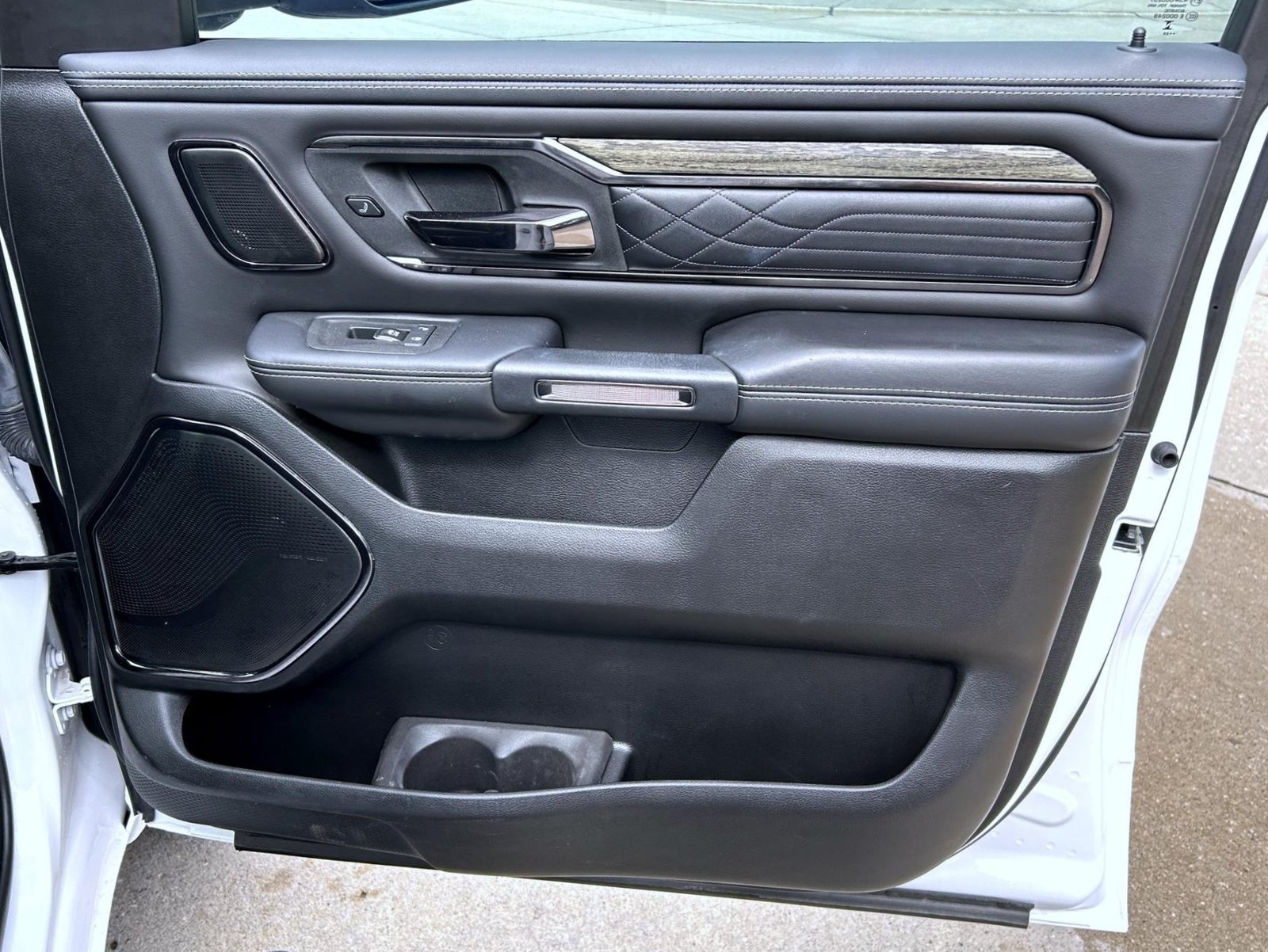 Used 2025 RAM 1500 Limited AWD/4WD image 17