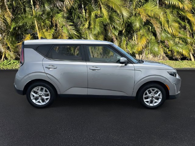 Used 2024 Kia Soul LX w/ Option Group 015 FWD image 3