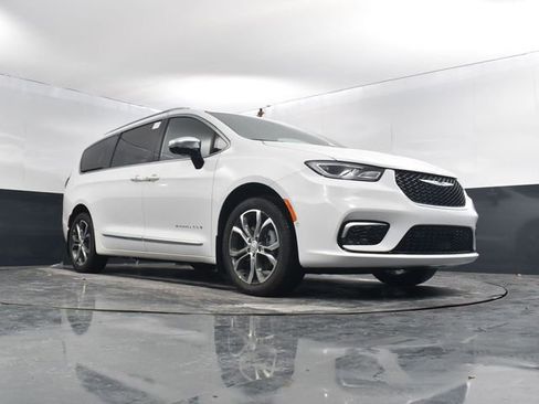 New 2026 Chrysler Pacifica Pinnacle w/ Trailer Tow Group image 49