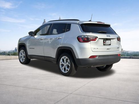 Used 2024 Jeep Compass Latitude AWD/4WD image 23