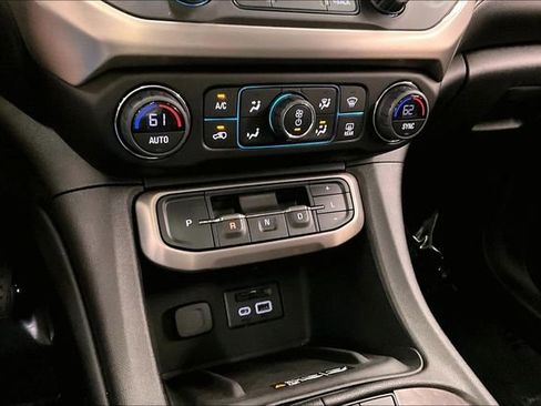 Used 2022 GMC Acadia Denali w/ Denali Ultimate Package AWD/4WD image 32