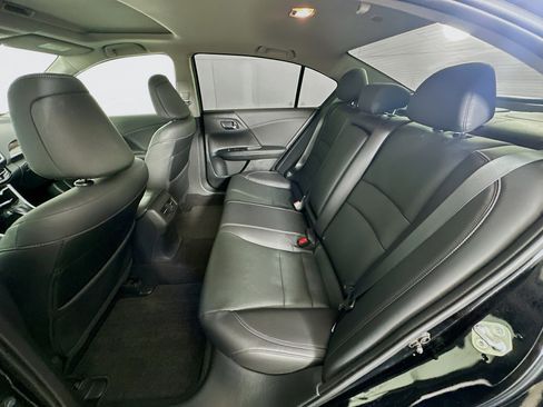 Used 2017 Honda Accord Touring image 28