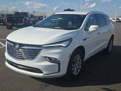 Used 2024 Buick Enclave Premium image 2