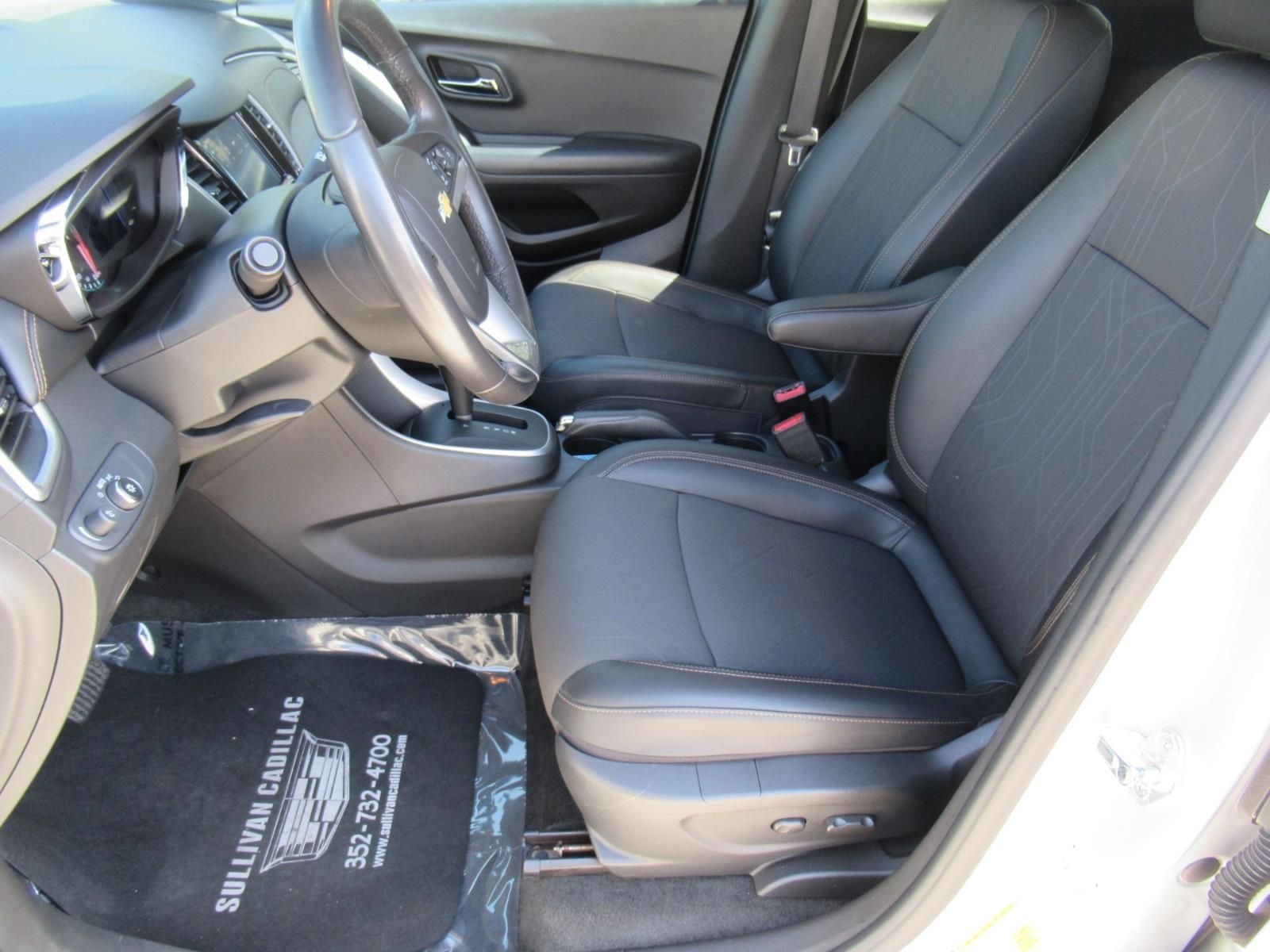 Used 2020 Chevrolet Trax LT w/ LT Convenience Package FWD image 16