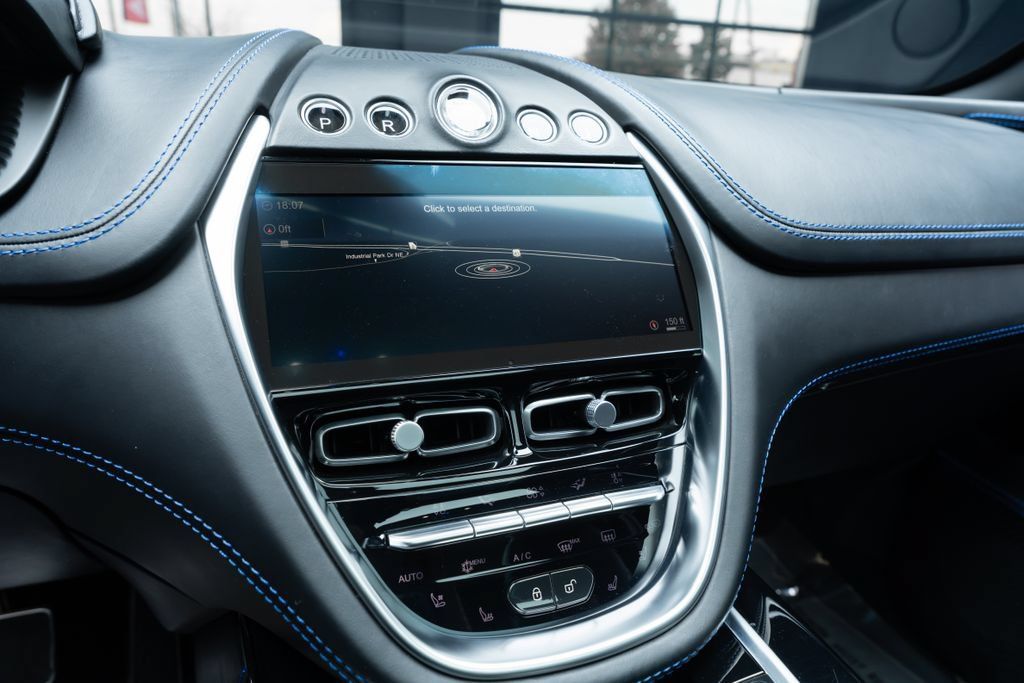 Used 2022 Aston Martin DBX AWD/4WD image 30